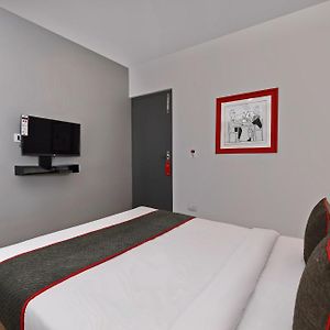 Townhouse Function Inn Near Chaudhary Charan Singh International Airport